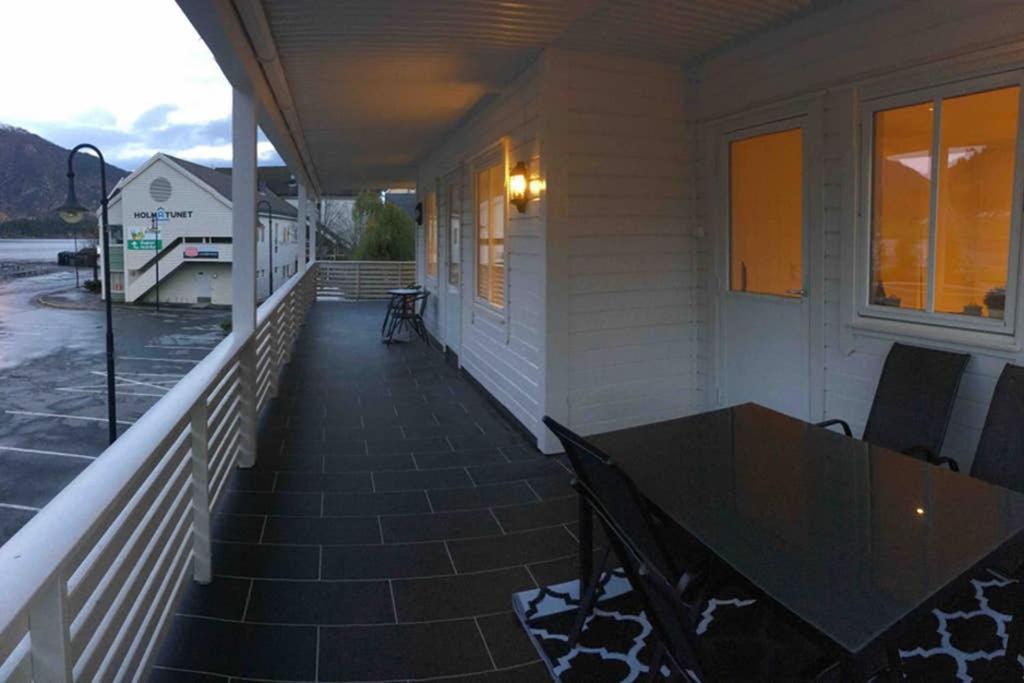 Balestrand Fjordapartments Holmen 19A מראה חיצוני תמונה